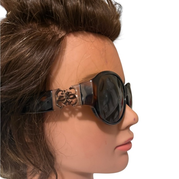 Guess brown Chic Sunglasses come with a case - Picture 1 of 15